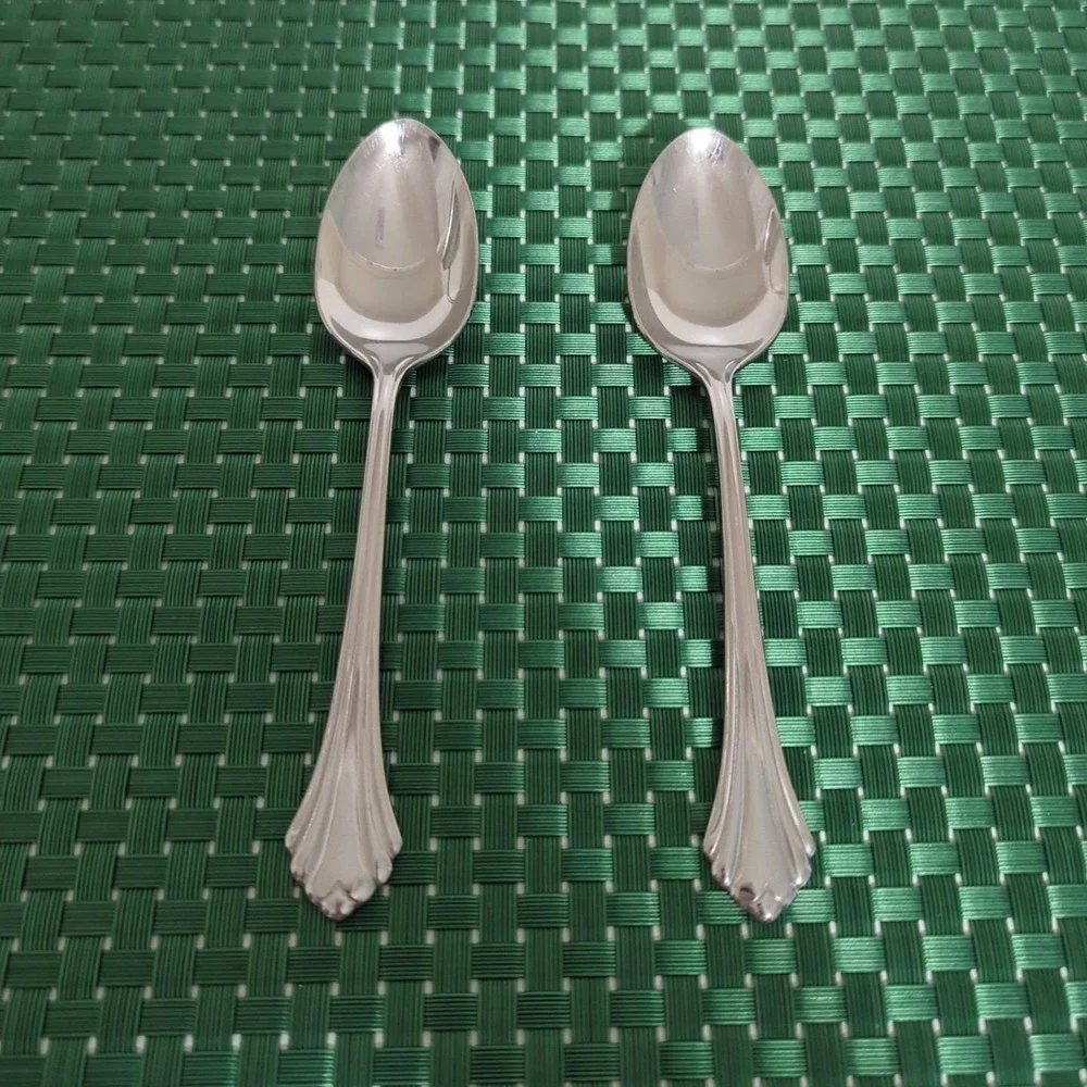Oneida set teaspoons